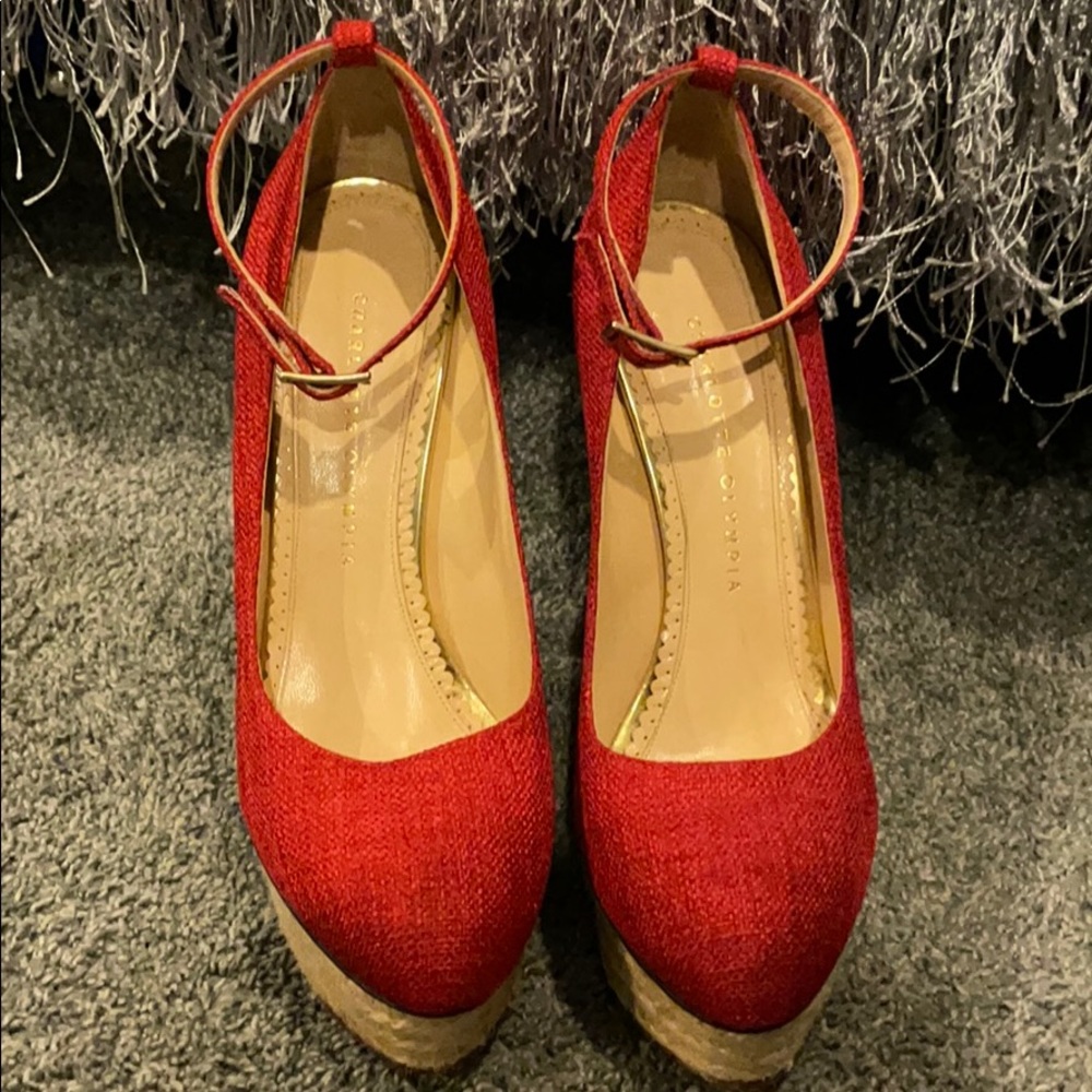 Charlotte Olympia Round toe platform pumps